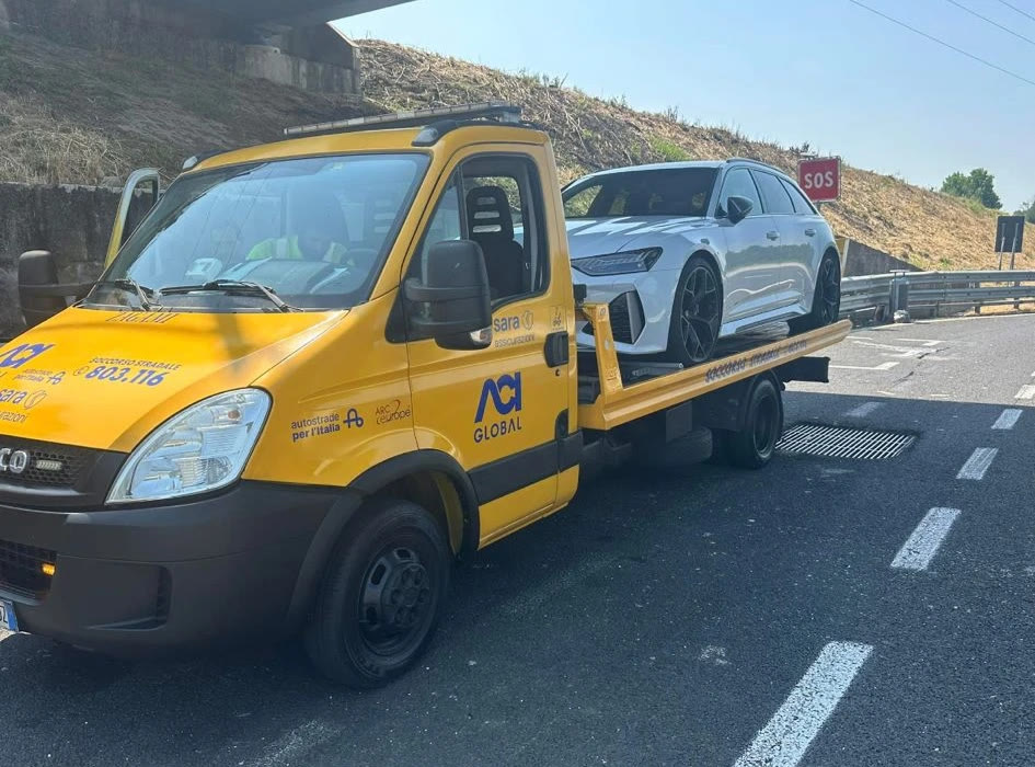 Zagami recupero Audi RS bianca — carroattrezzi Maddaloni Caserta