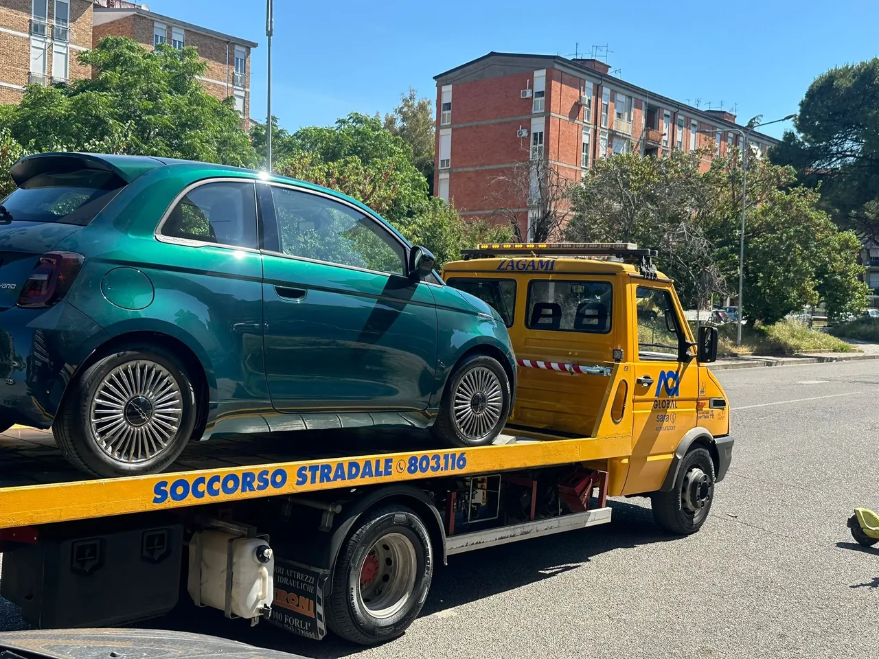 Zagami Service traino Fiat 500 — soccorso stradale urbano Caserta