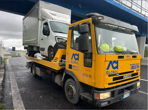 Zagami Service recupero furgone commerciale sotto ponte autostrada — soccorso Caserta